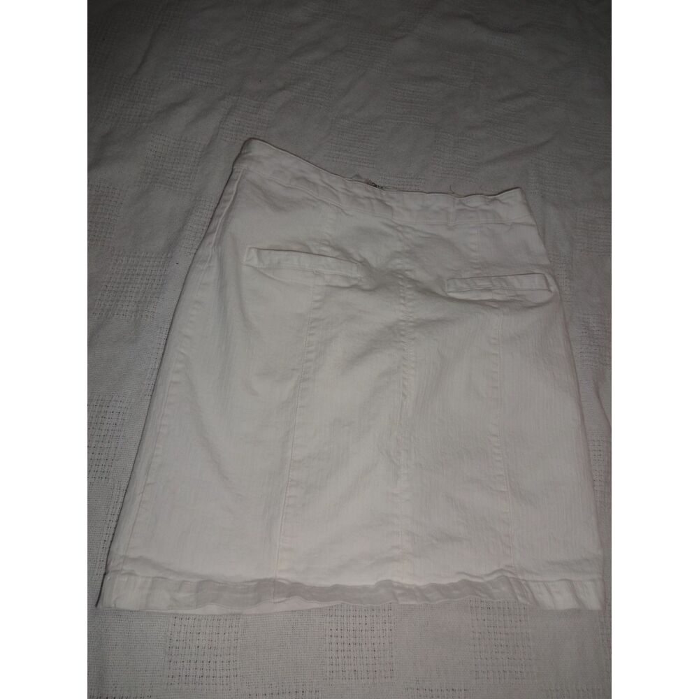 Listicle ~ White Fitted Stretch Textured Mini Skirt ~ Small